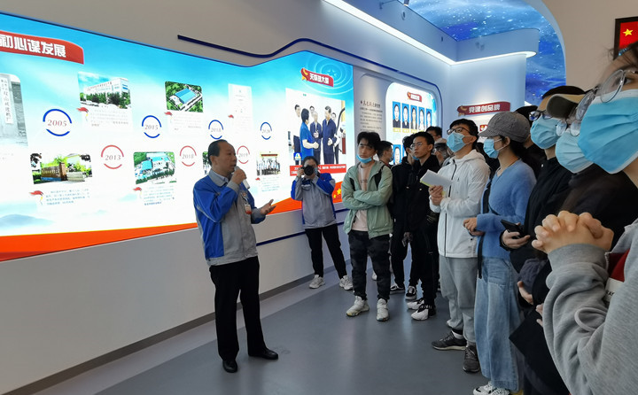 景書記從金格瑞的品牌、企業理念、公司規模、全球布局等方麵介紹了公司