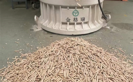 很多人還是不解為什麼要使用生物質顆粒機加工的顆粒燃料