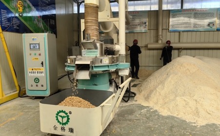 廢舊沙柳&ldquo;變身&rdquo;清潔能源顆粒 生物質顆粒機賦能烏審旗沙漠蝶變&ldquo;金窩窩&rdquo;